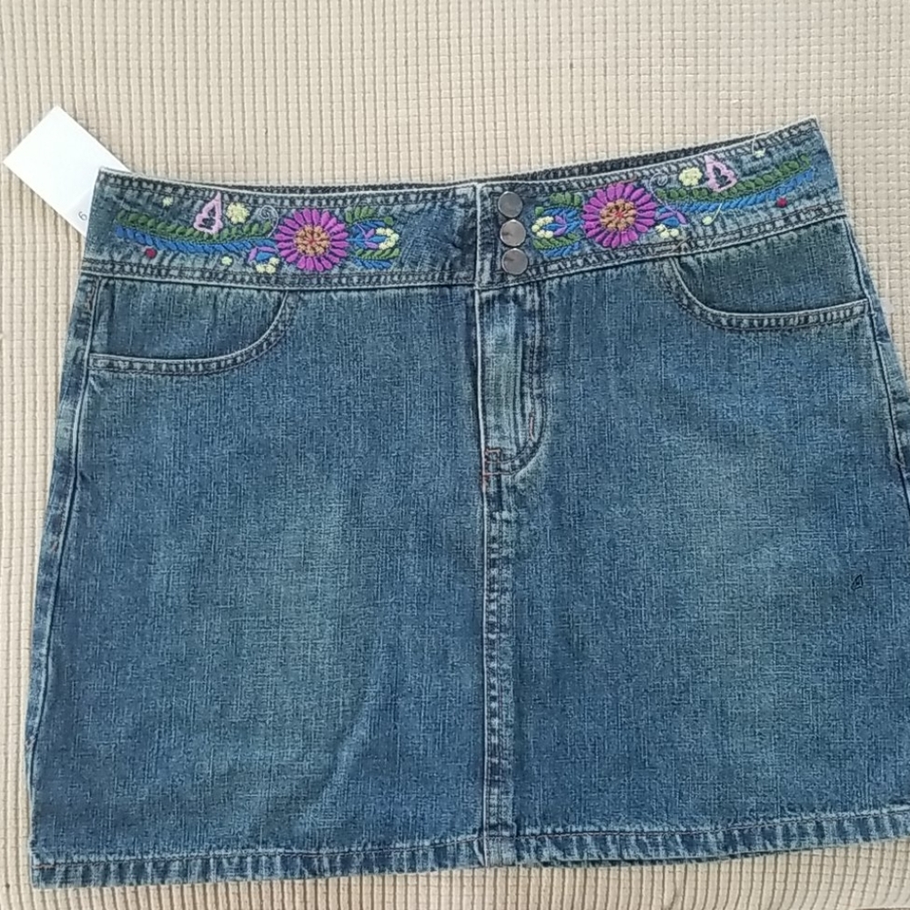 NWT Denim Skirt Sz 9 Embroidered Waist
